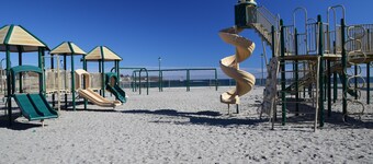 Exceptional Year Round Rental 1/4 Mile To Short Sands Beach & Downtown York