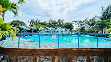 2 kolam renang outdoor