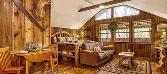 Studio hytte perfekt for to, svømmebasseng, Timberwinds Resort -Cades Cove Hide Away - PET VENNLIG