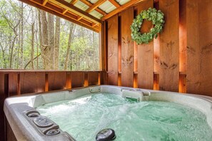 Banyera d'hidromassatge a l'aire lliure