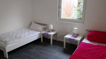 3 slaapkamers, een strijkplank/strijkijzer, beddengoed