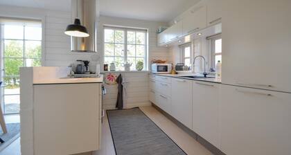 Awesome home in Ebeltoft with WiFi