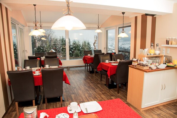 Daily buffet breakfast (EUR 5 per person) - Appartementhaus Weber (Arrach)