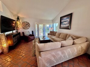 Televisor intel·ligent, llar de foc, videojocs i reproductor de DVD 