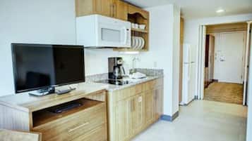 冰箱、微波炉、烤箱、炉灶