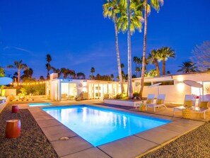 A heated pool - The Arrow – Swanky Mid-Mod Palm Springs Escape (Palm Springs)