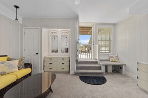 TV - GORGEOUS OCEAN FRONT MULTI LEVEL CONDOMINIUM! (Atlantic Beach)