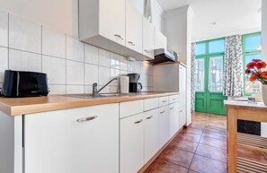 Fridge, microwave, dishwasher, coffee/tea maker