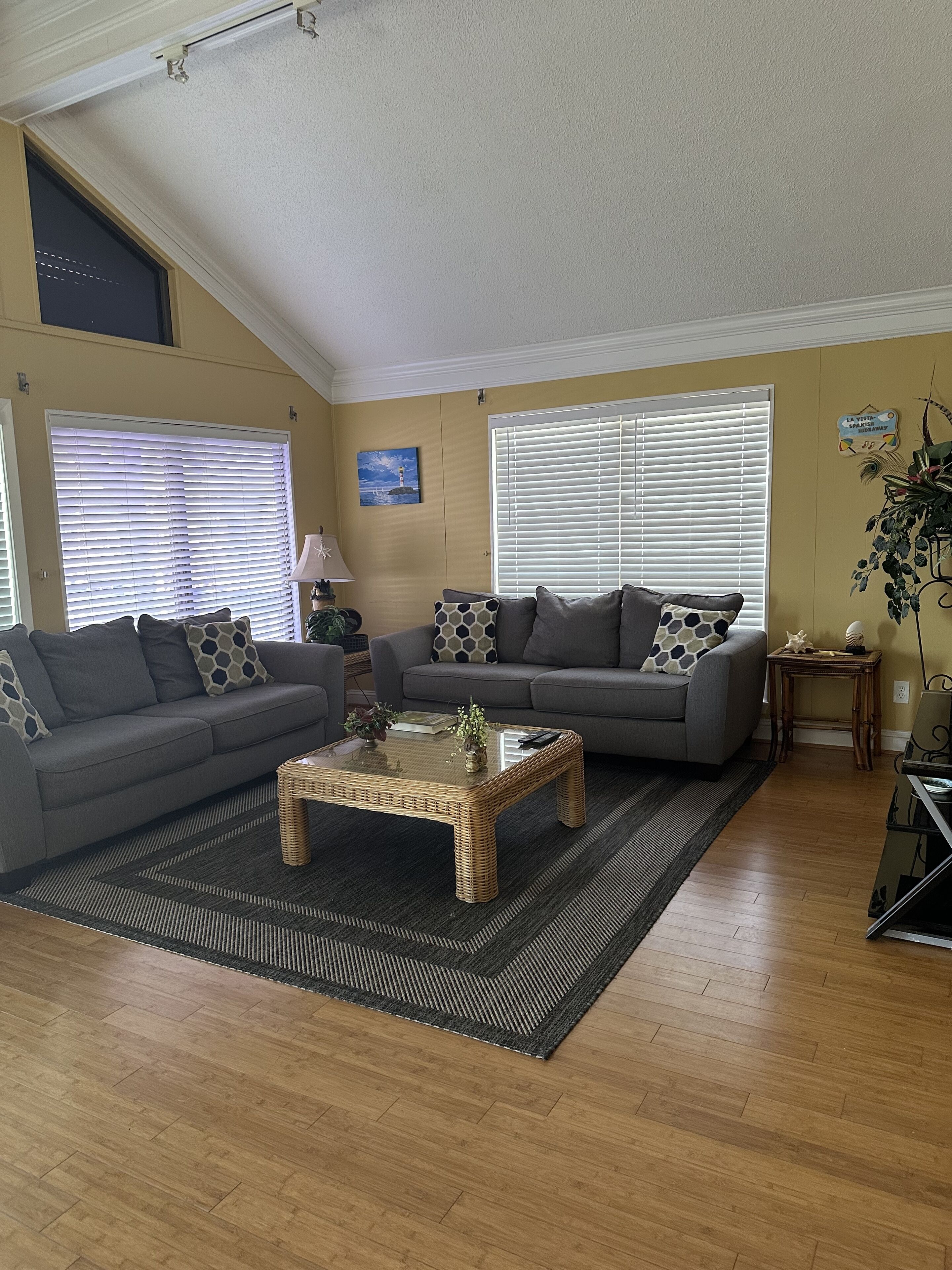 Enjoy Fishing, Swimming Or Just Relaxing At This Jamaica Beach Canal Property - Jamaica Beach, TX