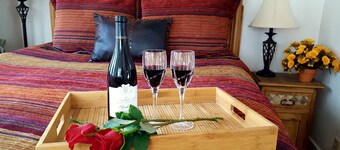 Charming Guesthouse for 2 by Pikes Peak with Mtn Views and 5 Star Reviews!