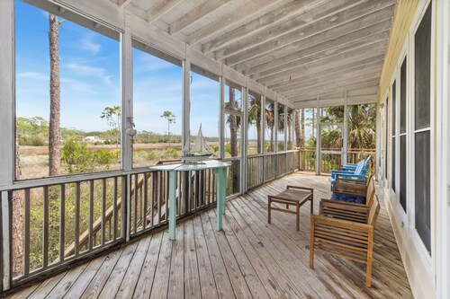 2bd 1.5ba located in quiet Indian Summer neighborhood in Indian Pass!