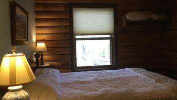 4 chambres, fer et planche à repasser, lit de bébé portatif