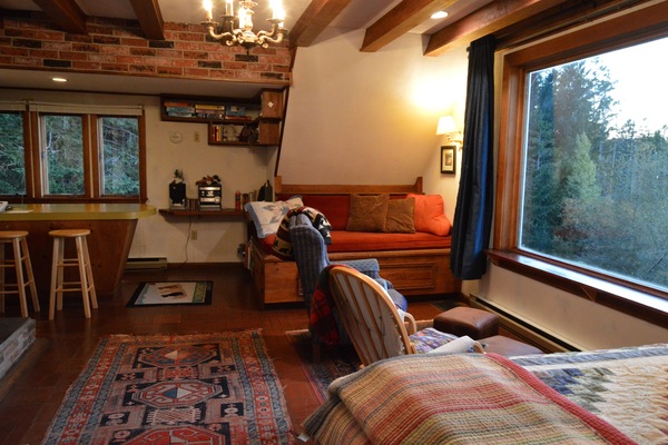 Upstairs Great Rm with King Bed & Captain's Bed, Kitchenette, baseboard heat