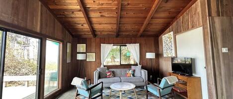 Smart-tv, eldstad, tv-spel och dvd-spelare