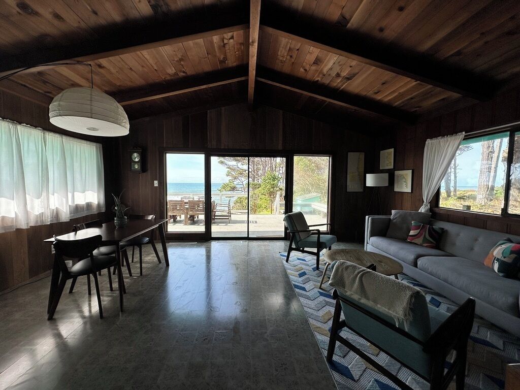 TV connectée, cheminée, jeux vidéo, lecteur de DVD