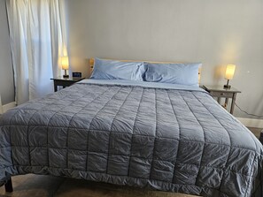 3 makuuhuonetta, työpöytä, silitysrauta/-lauta, ilmainen Wi-Fi