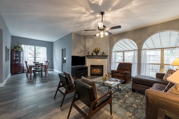 Smart TV, fireplace, Netflix, books