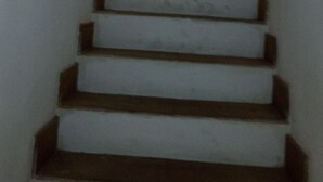 A staircase with white steps leading up to a landing. - THE SUN OF SICILY SEA VIEW.  WIFI FREE. WHOLE HOUSE. (Castellammare del Golfo)