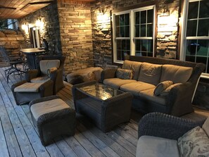 Terrace/patio - New 5k sq ft 2 acre Art and Craft Country Retreat 5 miles from dwntwn Asheville (Asheville)