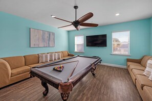 Smart TV, table football, stereo