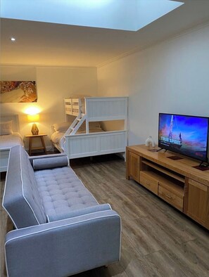 5 bedrooms, desk, iron/ironing board, travel cot