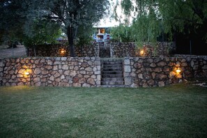 المنطقة المحيطة بالمنشأة