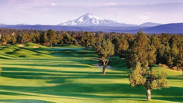A golf course with a mountain in the background. - Luxurious 3BR/2BA Eagle Crest Chalet on Golf Course w/ Private Hot Tub & Garage (Redmond)