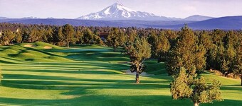 Luxurious 3BR/2BA Eagle Crest Chalet on Golf Course w/ Private Hot Tub & Garage