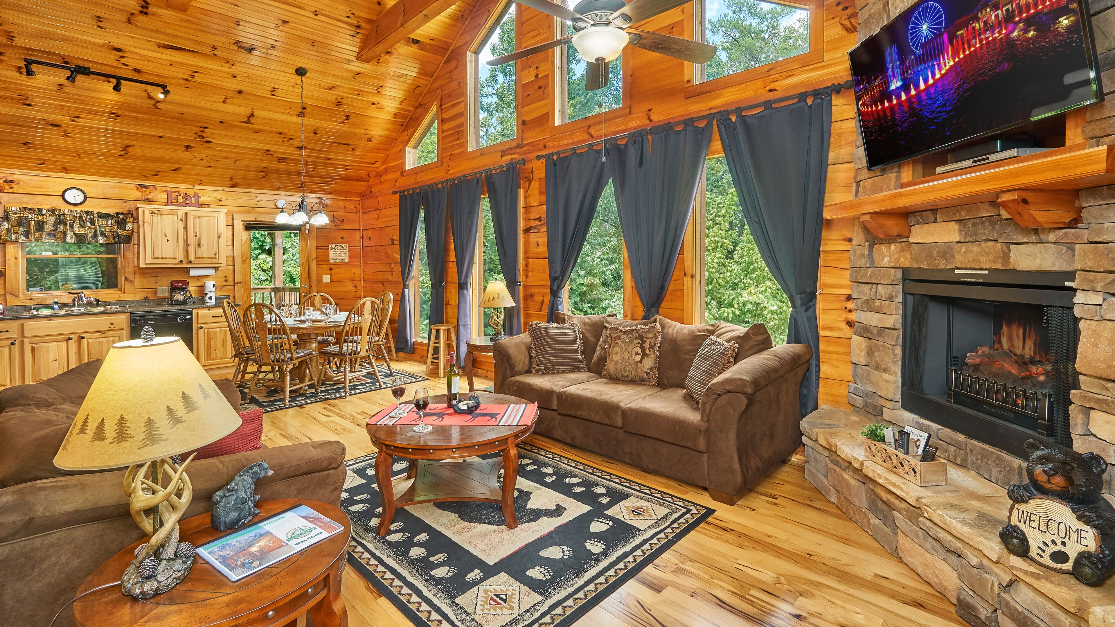 Älytelevisio, takka, DVD-soitin, stereot