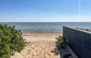 Nær stranden og fisking