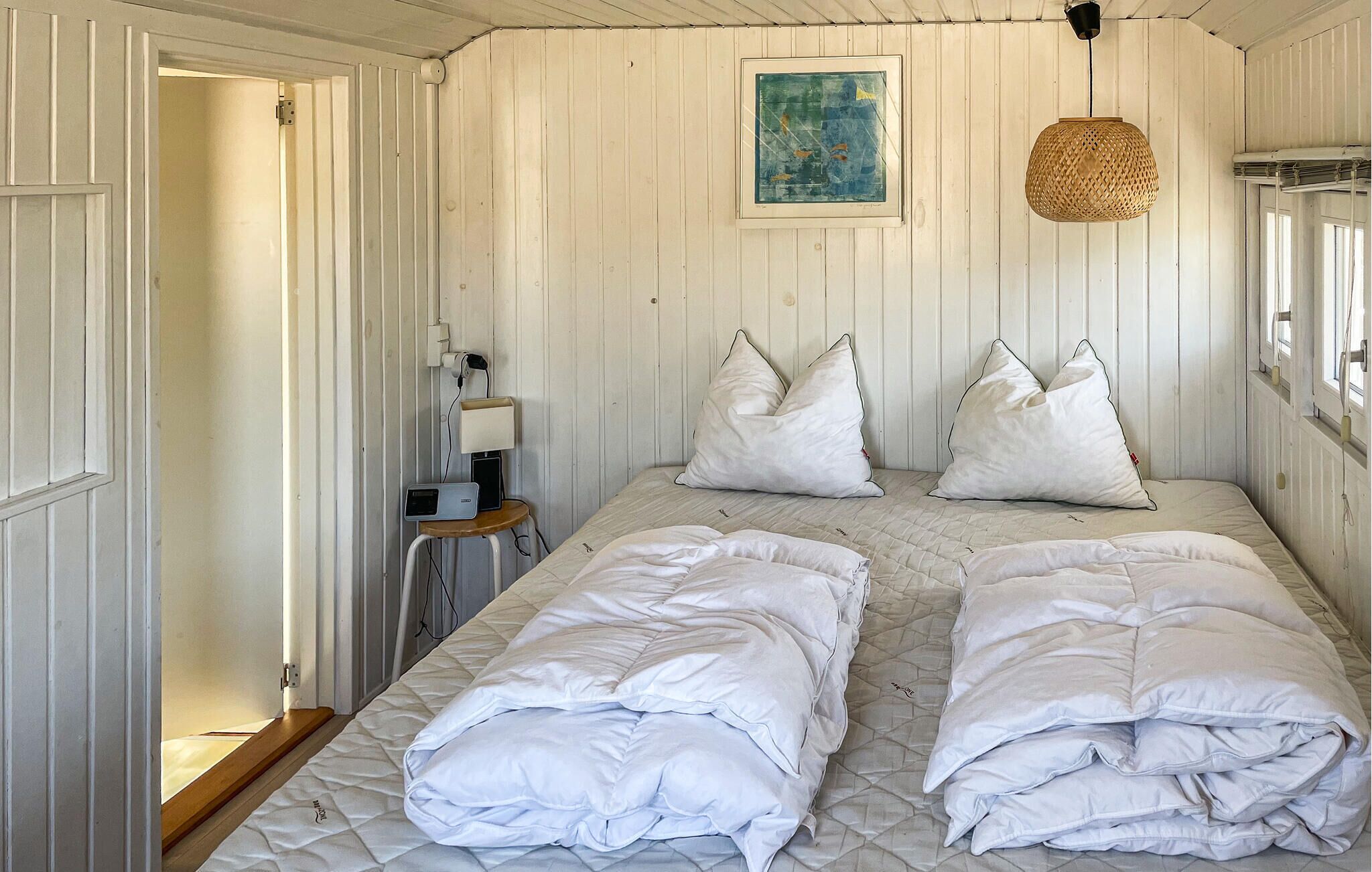 2 bedrooms, travel crib, free WiFi