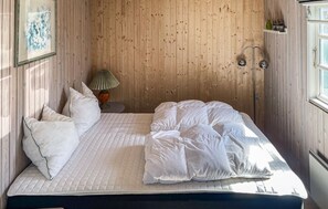 2 bedrooms, travel cot, free WiFi