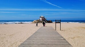 Beach nearby, sun-loungers - 100 m from the ocean - 8 people (VILA NOVA DE GAIA)