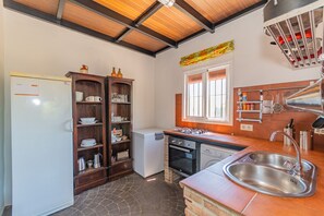 Fridge, microwave, oven, coffee/tea maker