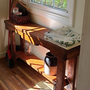 Interior - SUMMER SALE just 125 per night. A ROMANTIC LOG CABIN, NEAR NEW RIVER TRAIL  PARK (Max Meadows)