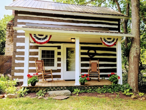 REDUCED TO 125 /NIGHT  HOLIDAYS , ROMANTIC LOG CABIN, NEAR NEW RIVER TRAIL  PARK