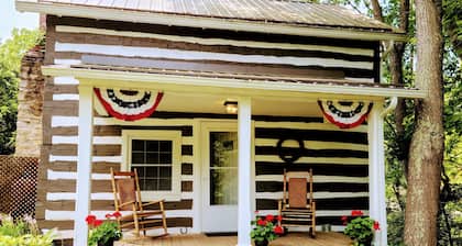 REDUCED TO 125 /NIGHT HOLIDAYS , ROMANTIC LOG CABIN, NEAR NEW RIVER TRAIL PARK