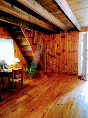 Interior - REDUCED TO 125 /NIGHT HOLIDAYS , ROMANTIC LOG CABIN, NEAR NEW RIVER TRAIL PARK (Max Meadows)