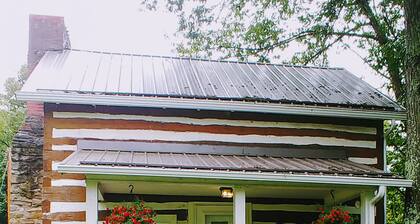 SUMMER SALE just 125 per night. A ROMANTIC LOG CABIN, NEAR NEW RIVER TRAIL PARK
