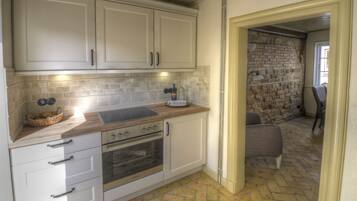 KĂŒhlschrank, Ofen, Herdplatte, GeschirrspĂŒler