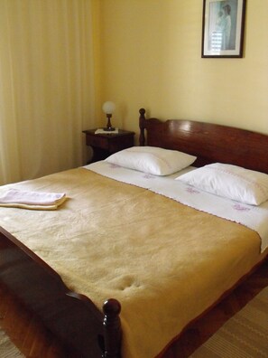 4 chambres, coffres-forts dans les chambres, fer et planche Ă repasser