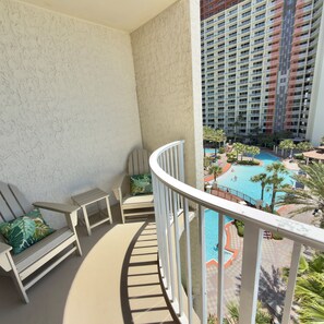 Property grounds - Gulf-Front Corner Unit~Same-Floor Parking~Wrap Balcony~FREE Beach Chairs~Sleep 8 (Panama City Beach)