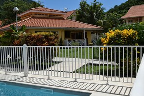 A heated pool - Your studio in the Tropics of Martinique. 5 minutes walk from the beach! (Les Trois-Îlets)