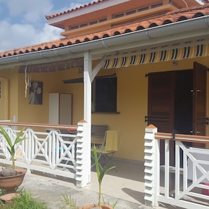Property grounds - Your studio in the Tropics of Martinique. 5 minutes walk from the beach! (Les Trois-Îlets)