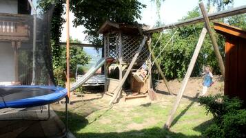 Children’s play area – outdoor