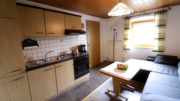 Standard Apartment | Private kitchen | Full-sized fridge, oven, stovetop, coffee/tea maker