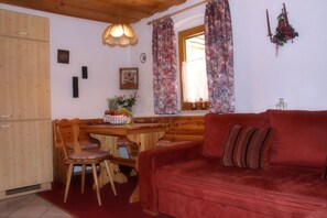 公寓 | 客廳 | 電視、乒乓球設施