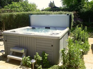 Outdoor spa tub - Charming Napa Valley Home Just Minutes 
from Downtown Napa (Napa)