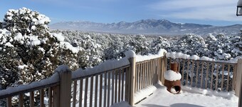 Quit & Private nestled in a Pinion and Juniper forest. Monthly rentals only.