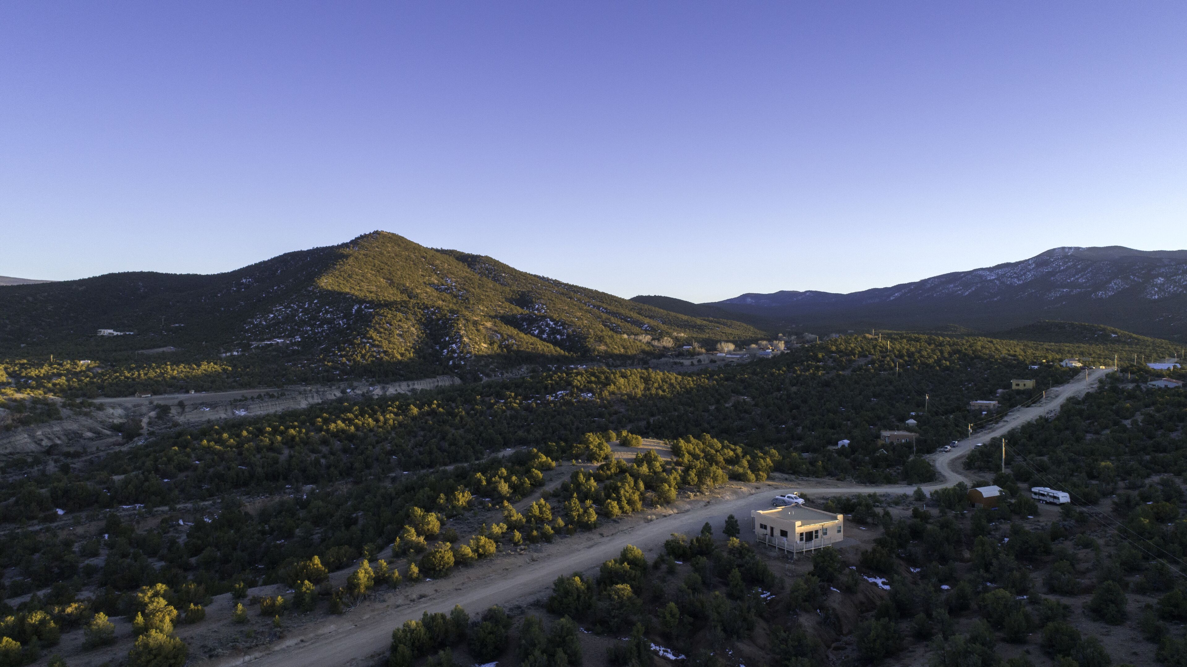 Quit & Private nestled in a Pinion and Juniper forest. Monthly rentals only.